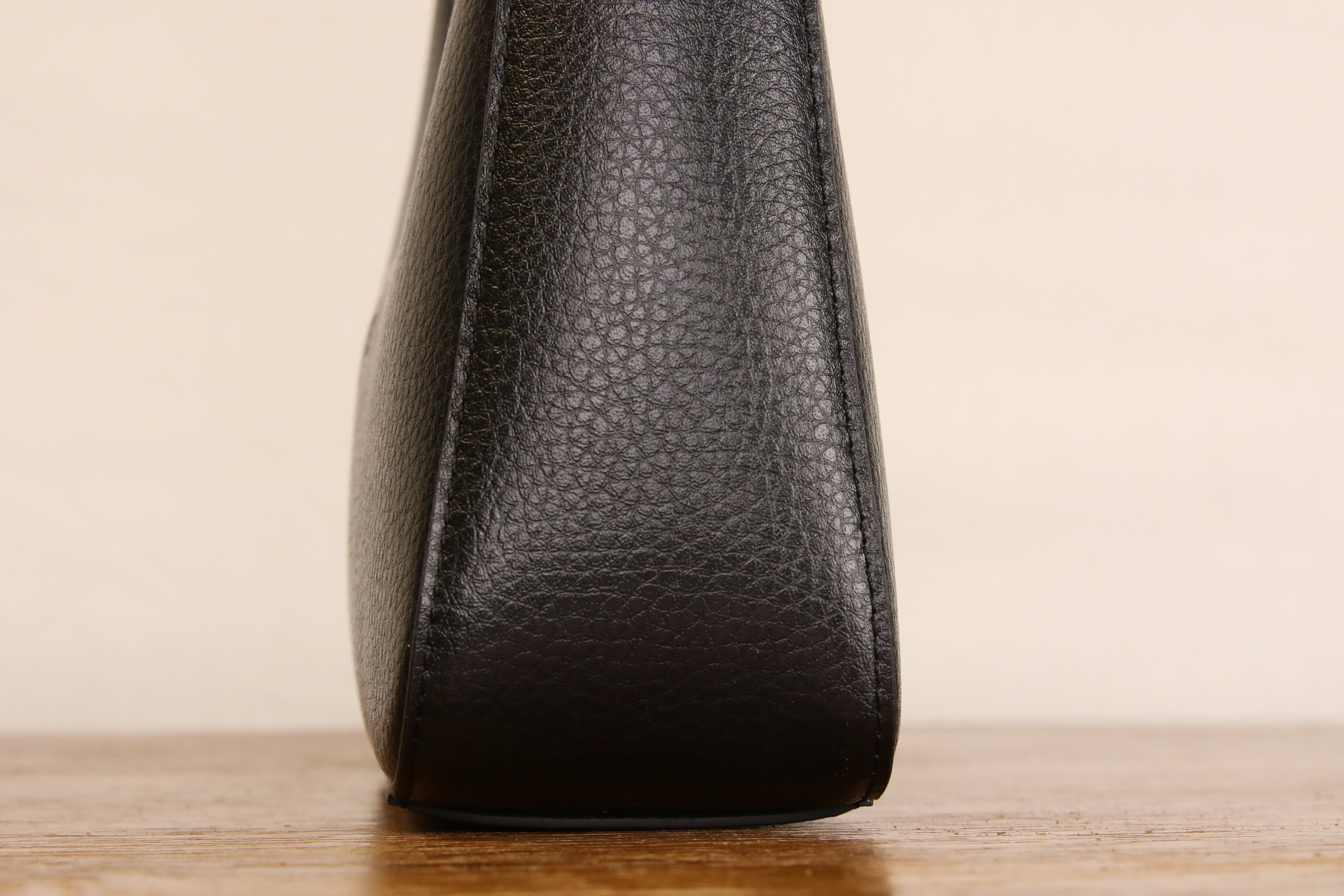 Origyn 01 - Plant-Based Vegan Handbag - Made with MIRUM®