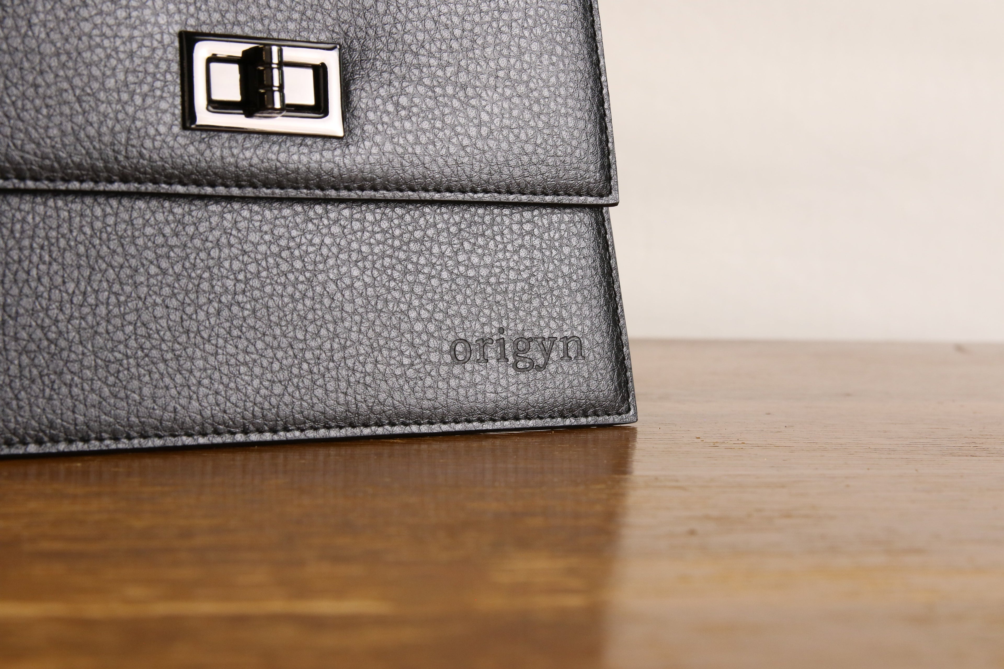 Origyn 03 - Plant-Based Vegan Bag - Made with MIRUM®