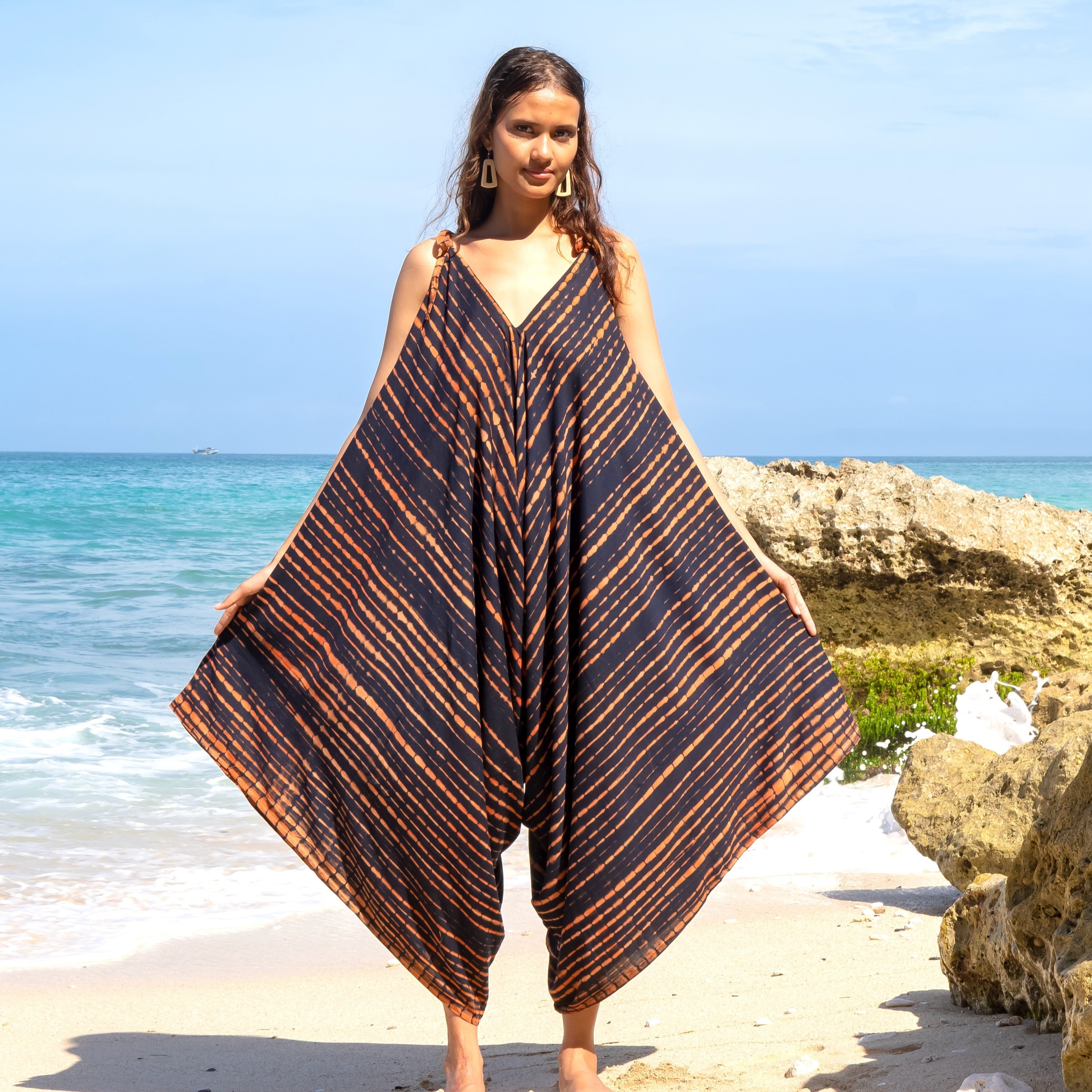Combinaison courte tie-dye orange et noire