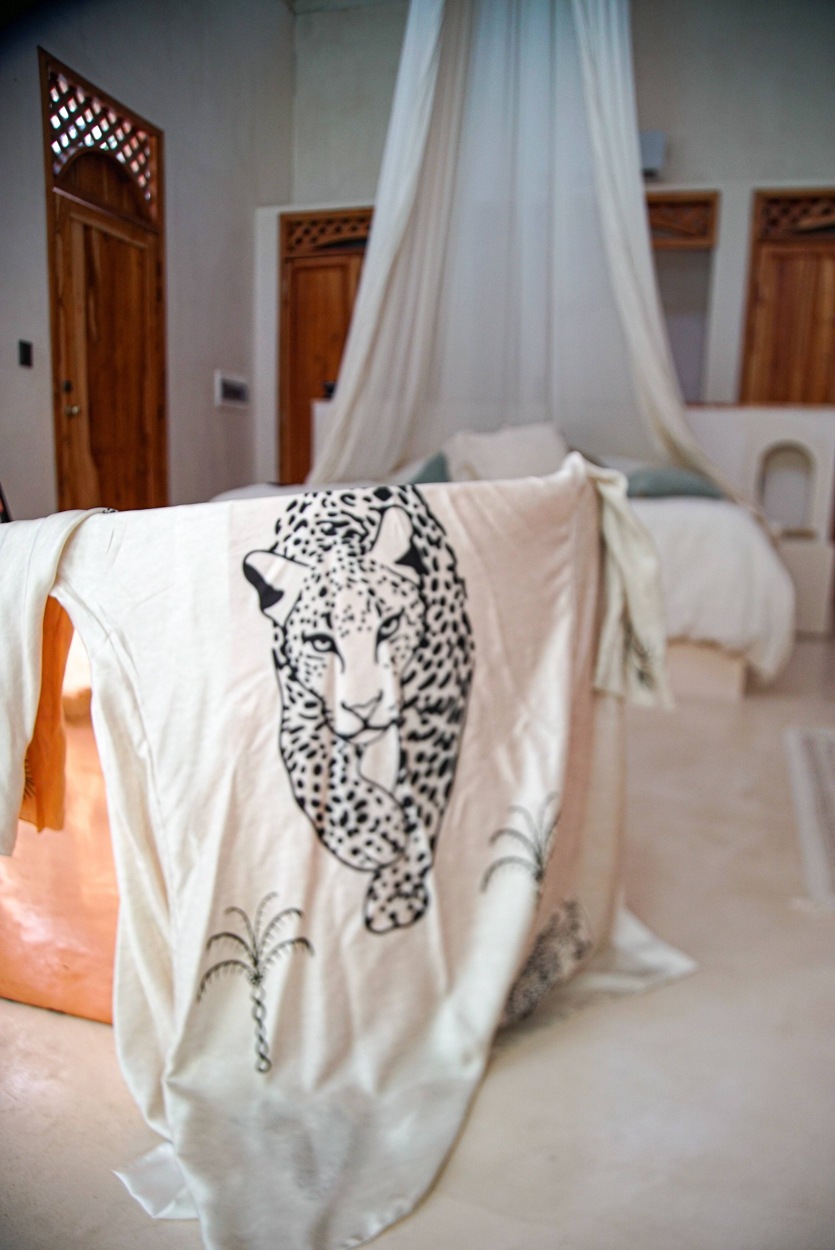 Robe de chambre en soie Rigel couleur jaguar 