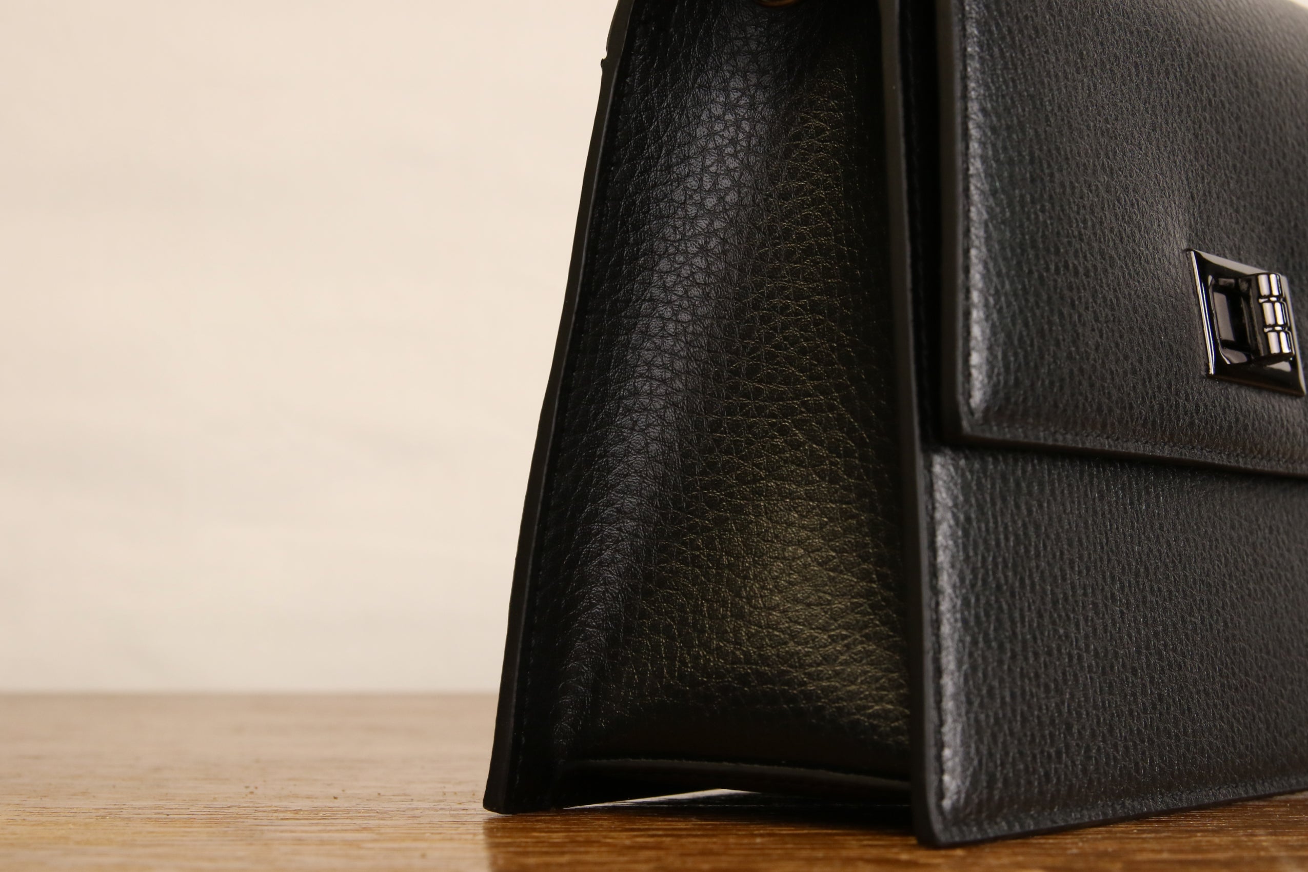 Origyn 03 - Plant-Based Vegan Bag - Made with MIRUM®