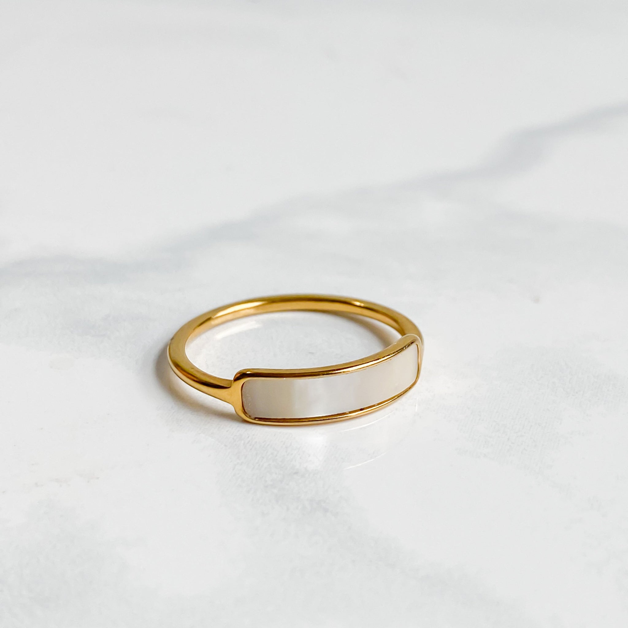 Bague dorée en nacre plaqué or 18K | CALYPSO