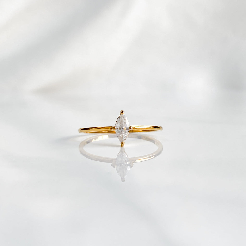 Venus gold solitaire ring 18K | VÉNUS