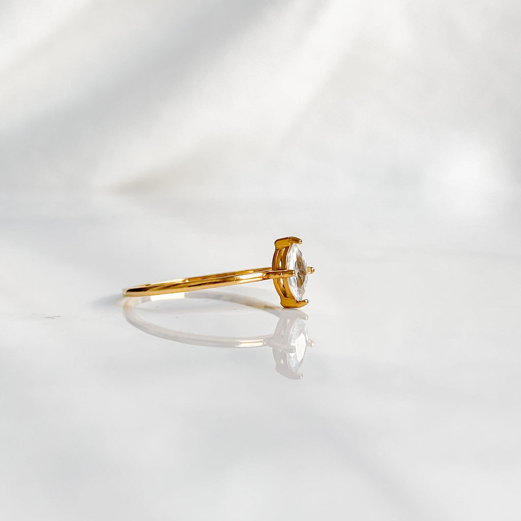 Venus gold solitaire ring 18K | VÉNUS