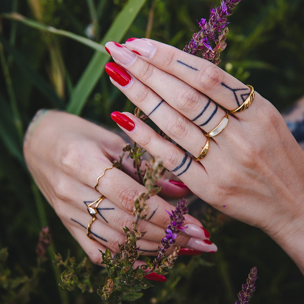 Venus gold solitaire ring 18K | VÉNUS